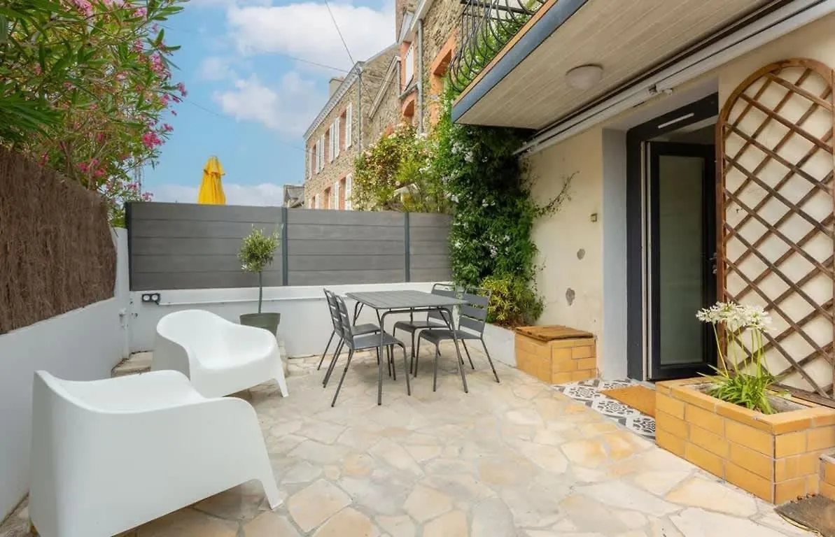 Saint Alexandre - Jolie Maison Atypique -Terrasse 디나르 펜션